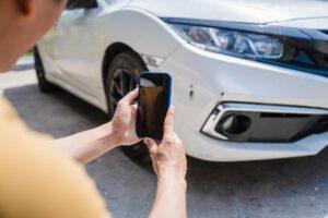 ¿Por qué mi acuerdo de accidente automovilístico está tardando tanto?